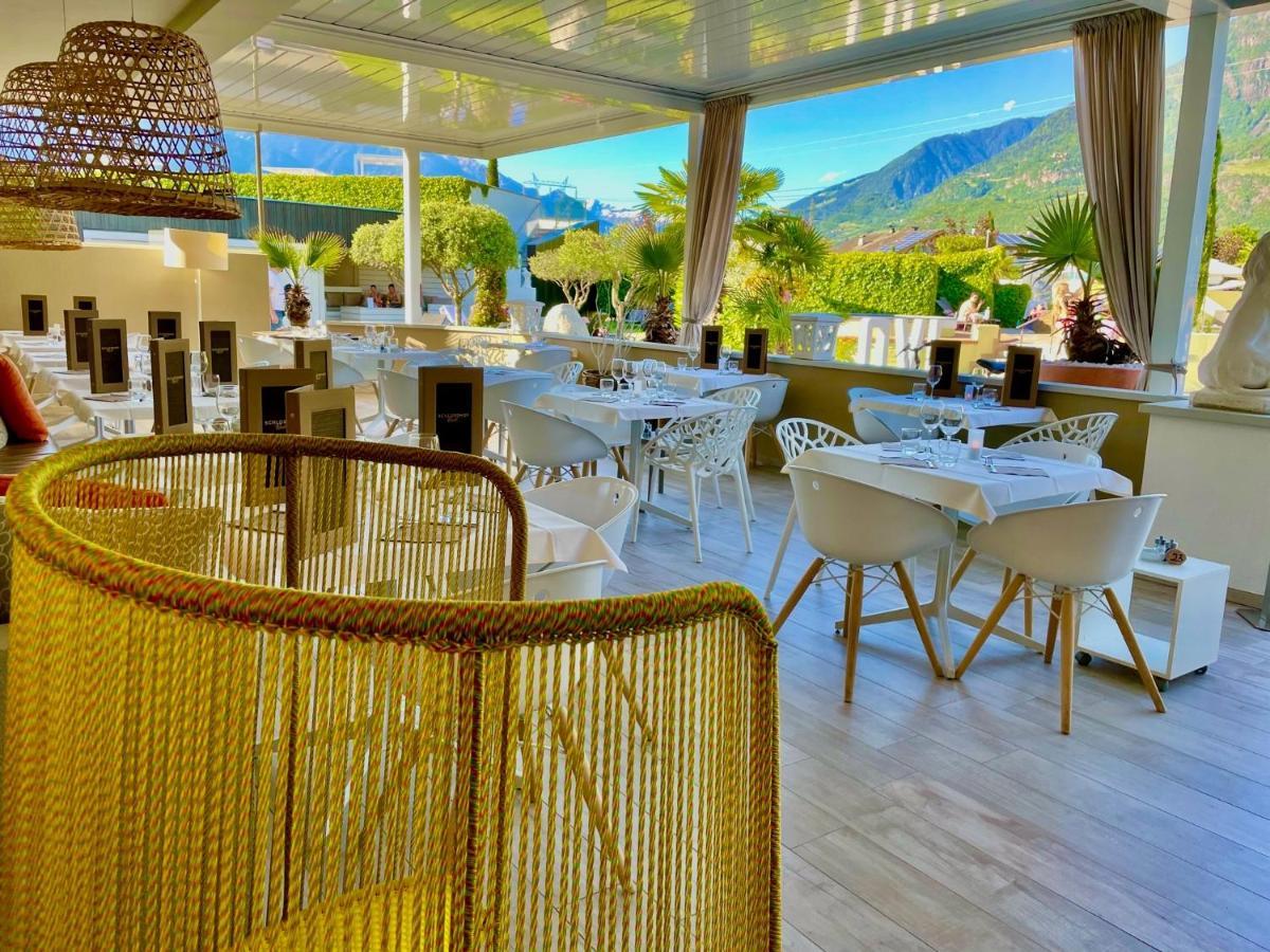 Schlosshof Charme Resort - Hotel & Camping Lana Exterior foto