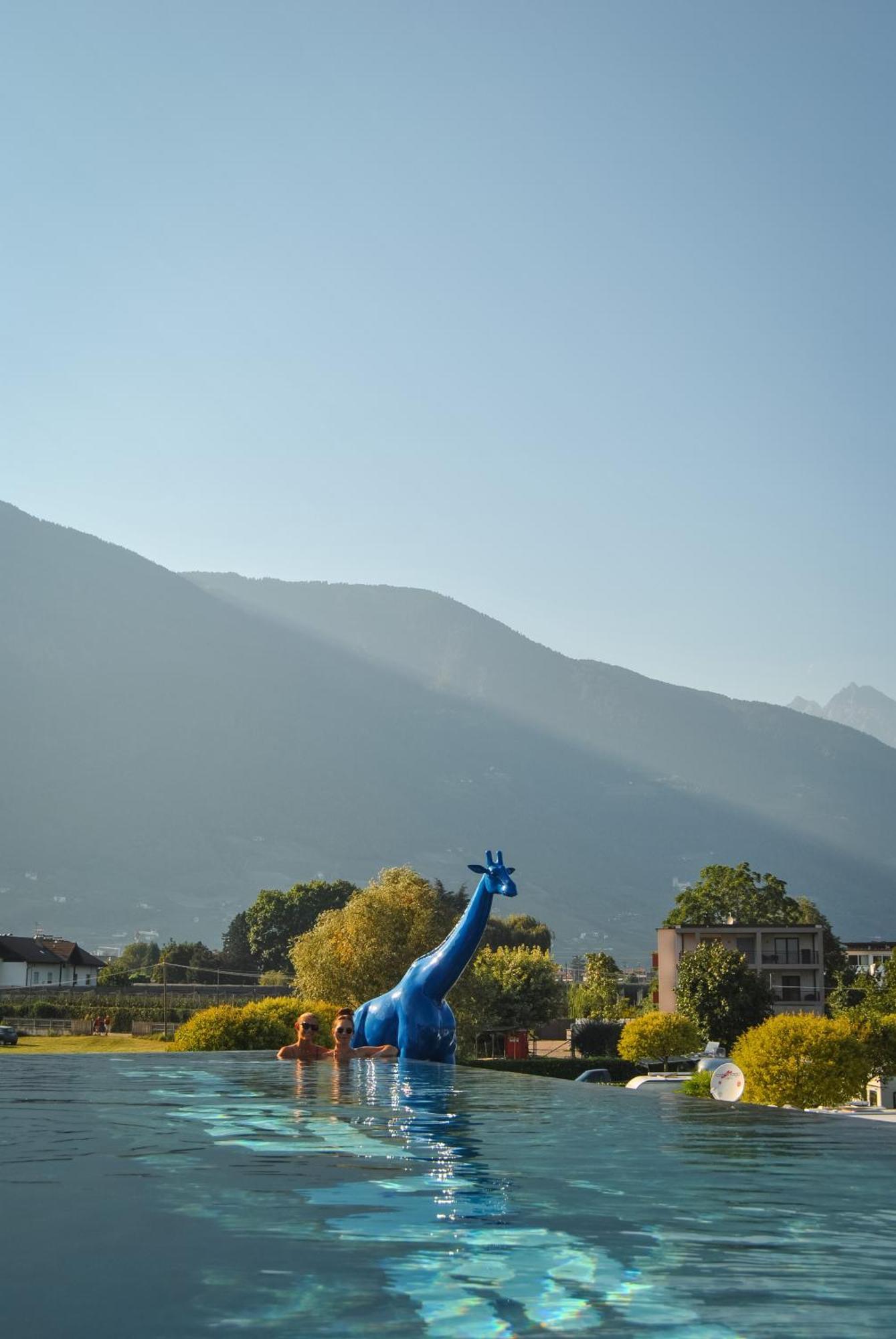 Schlosshof Charme Resort - Hotel & Camping Lana Exterior foto
