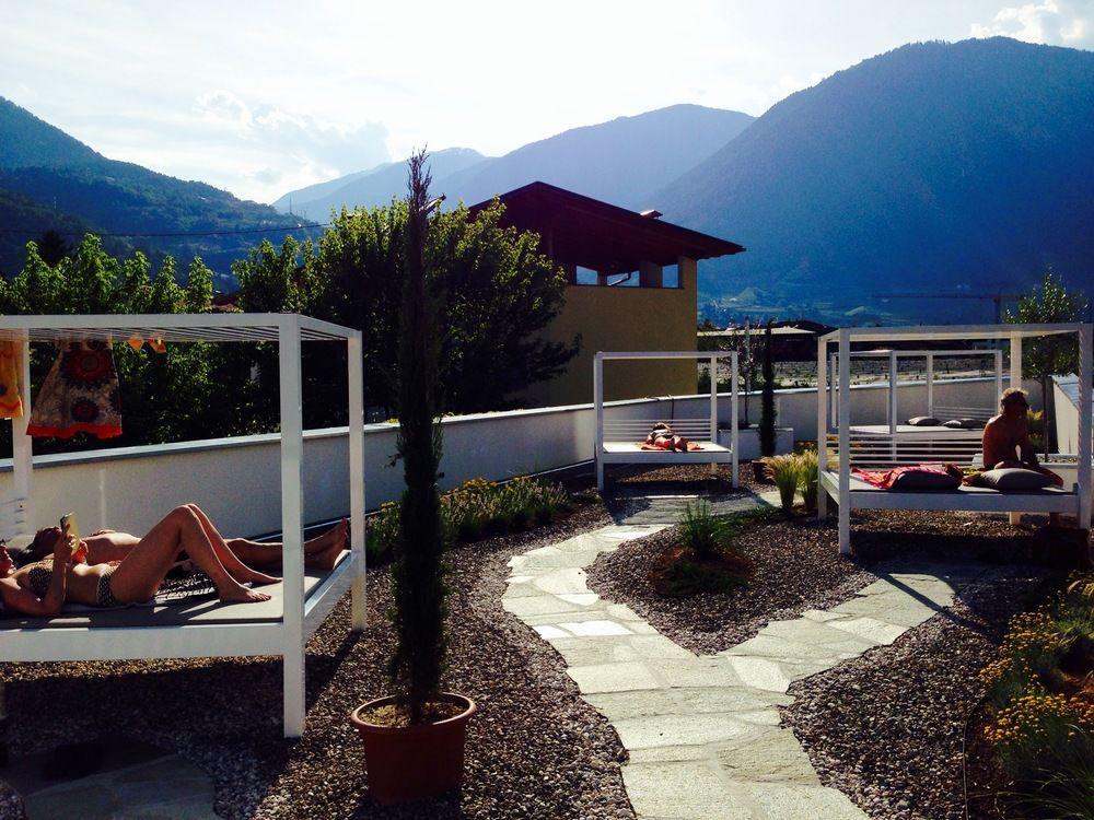 Schlosshof Charme Resort - Hotel & Camping Lana Exterior foto