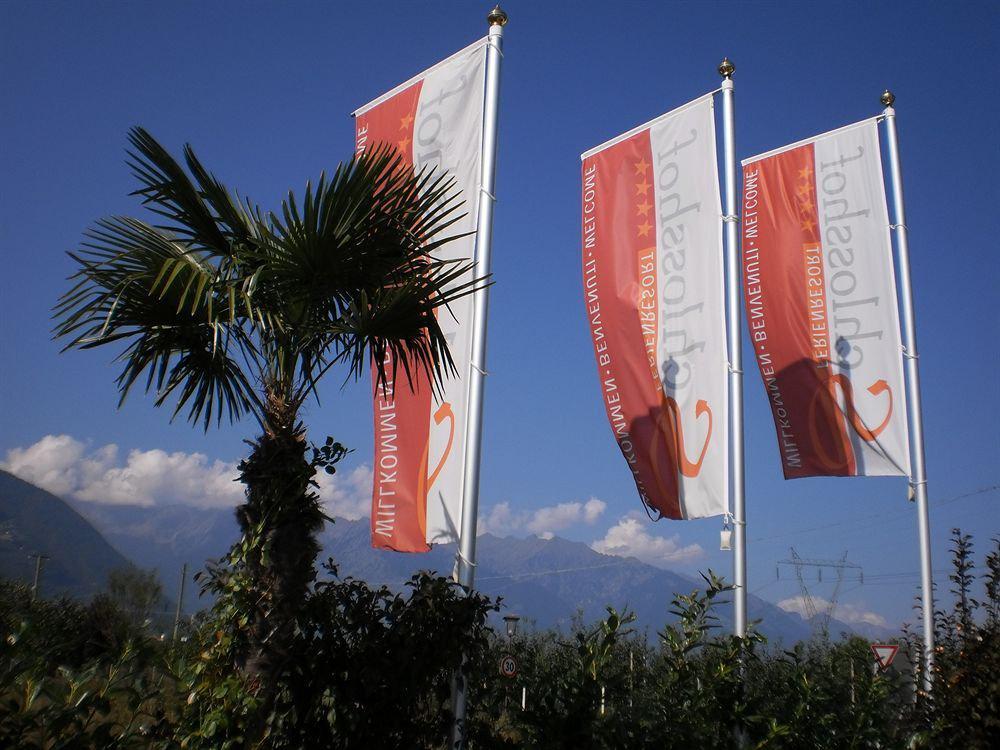 Schlosshof Charme Resort - Hotel & Camping Lana Exterior foto